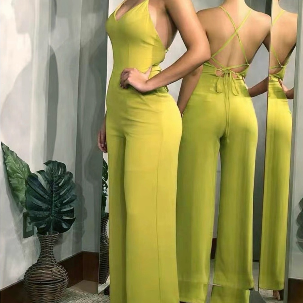 Green Sleeveless Jumpsuit with Wide-Leg Design